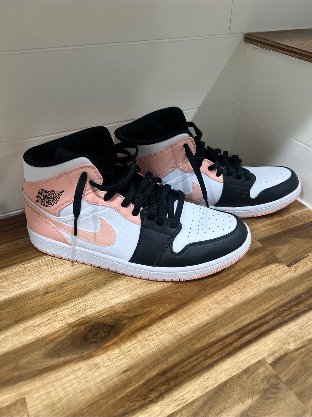2021
Air Jordan 1 Mid 'Crimson Tint'